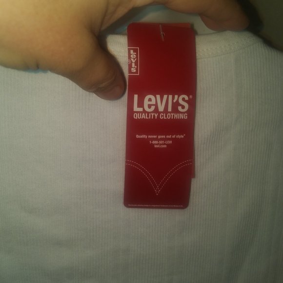 MENS     Levi's white tee - Picture 2 of 8